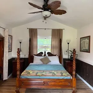 https://the-red-cottage-and-hawaiian-pond-garden-paradise.hotelsinhawaii.org